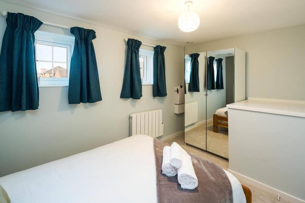 Fantastic In Canary Wharf - 2 Bedrooms Vakantiehuis Londen